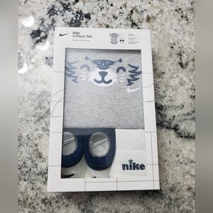 Nike Baby 3-Piece Set in Gray and Blue. NEW!